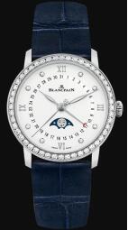 The diamonds hours markers and the diamonds paved bezel show the elegancy of the watch.