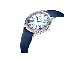 The enlarged blue hour markers and hands allow the wearers to read the time easily.