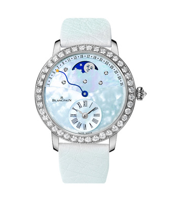 The mother-of-pearl dial has presented the different colors including blue, white, gray, purple and so on.