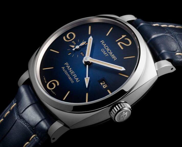 The gradient blue dial seems to present the charm of deep and profound sky and ocean.