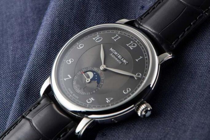 The dark gary dial looks very noble and elegant.